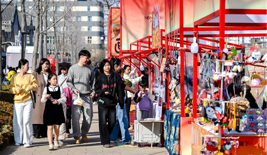 為新春加“馬” 城發集團守護鄭州年味濃